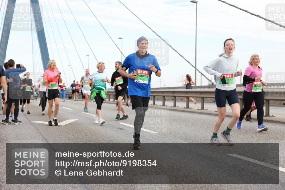 03.10.2025 - Köhlbrandbrückenlauf Lena Gebhardt http://msf.ph/oto/9198354 03.10.2025 15:34:21 Position 1 9245, 87 meine-sportfotos.de