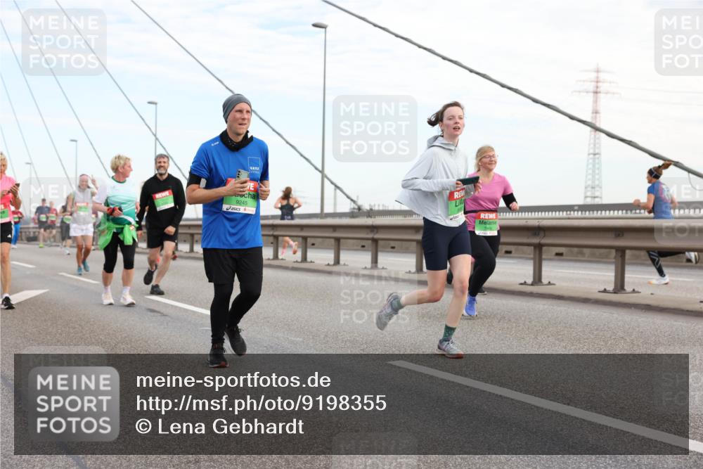 03.10.2025 - Köhlbrandbrückenlauf Lena Gebhardt http://msf.ph/oto/9198355 03.10.2025 15:34:21 Position 1 9245, 7474 meine-sportfotos.de