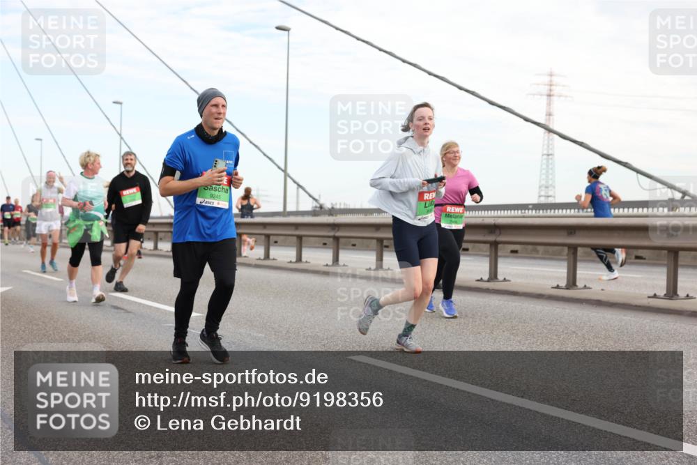 03.10.2025 - Köhlbrandbrückenlauf Lena Gebhardt http://msf.ph/oto/9198356 03.10.2025 15:34:21 Position 1 9245 meine-sportfotos.de