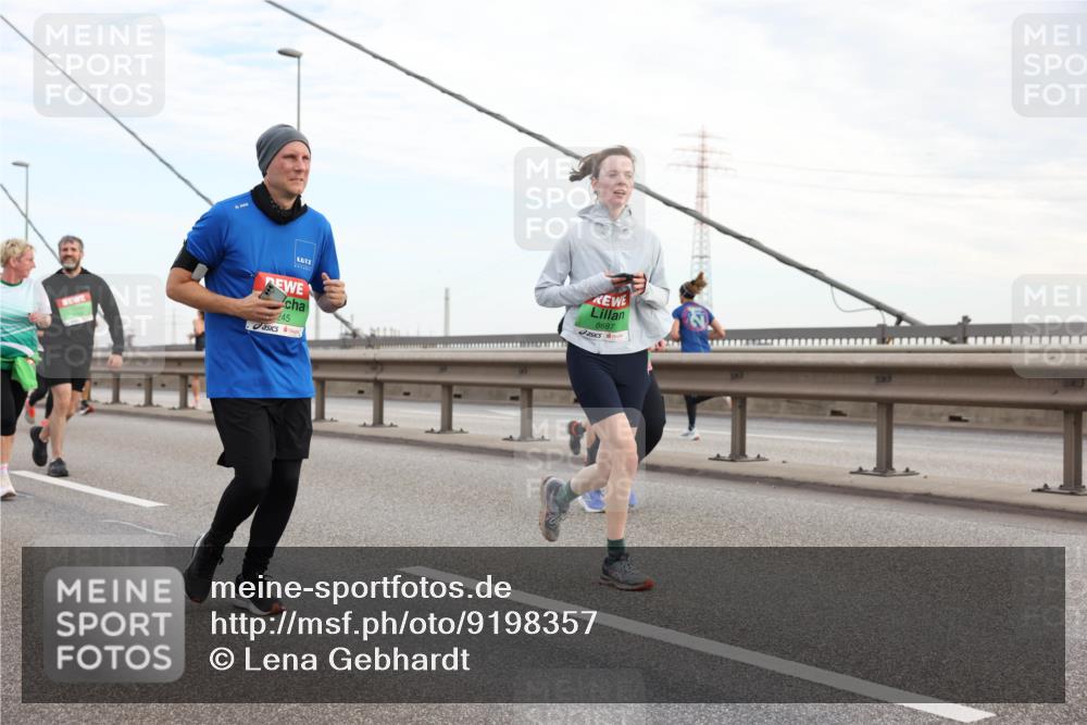 03.10.2025 - Köhlbrandbrückenlauf Lena Gebhardt http://msf.ph/oto/9198357 03.10.2025 15:34:21 Position 1 245, 8687 meine-sportfotos.de