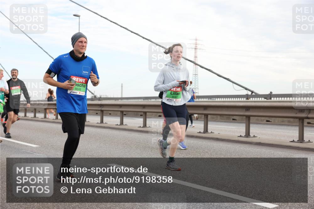 03.10.2025 - Köhlbrandbrückenlauf Lena Gebhardt http://msf.ph/oto/9198358 03.10.2025 15:34:21 Position 1 9245, 8687 meine-sportfotos.de
