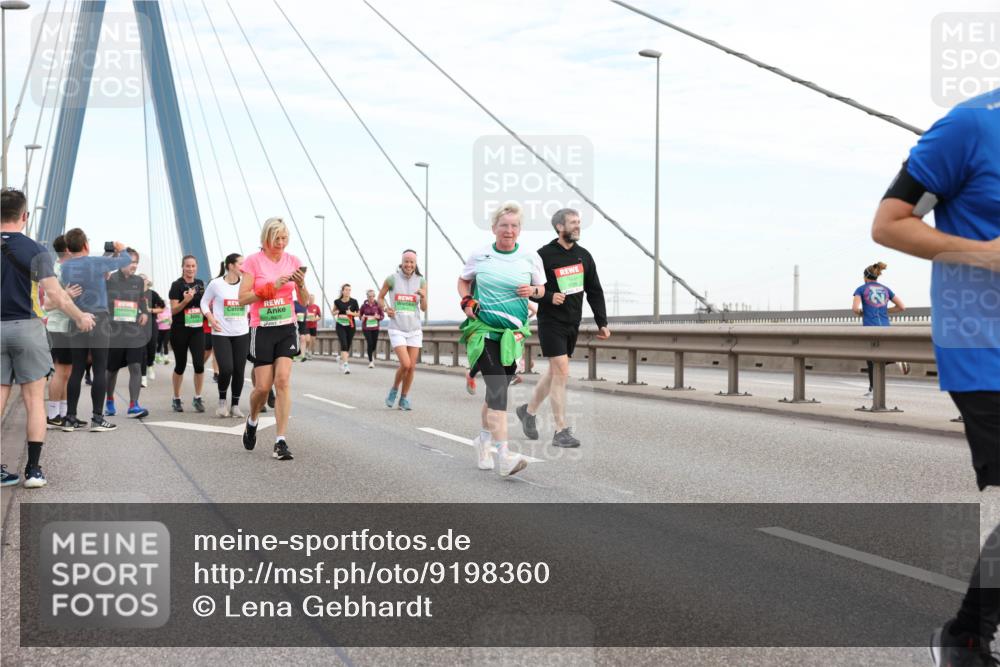 03.10.2025 - Köhlbrandbrückenlauf Lena Gebhardt http://msf.ph/oto/9198360 03.10.2025 15:34:22 Position 1  meine-sportfotos.de