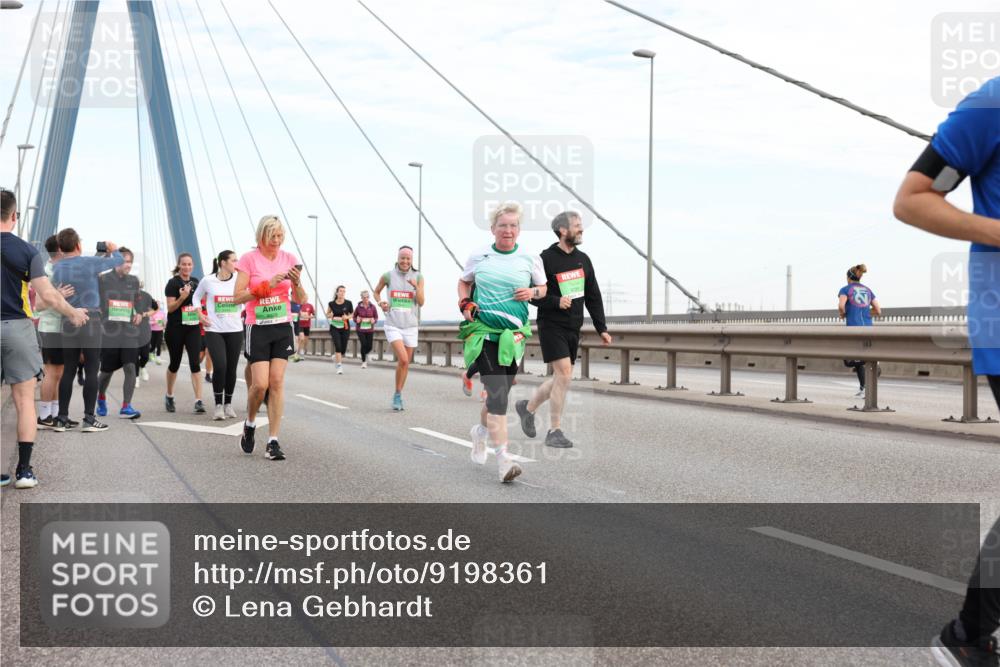 03.10.2025 - Köhlbrandbrückenlauf Lena Gebhardt http://msf.ph/oto/9198361 03.10.2025 15:34:22 Position 1  meine-sportfotos.de