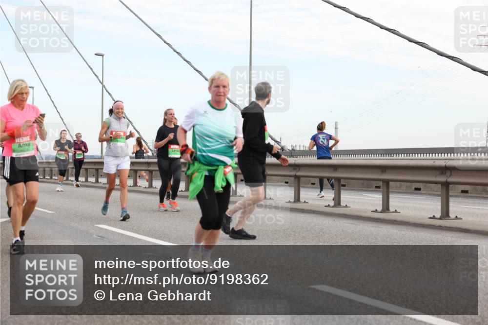 03.10.2025 - Köhlbrandbrückenlauf Lena Gebhardt http://msf.ph/oto/9198362 03.10.2025 15:34:23 Position 1  meine-sportfotos.de