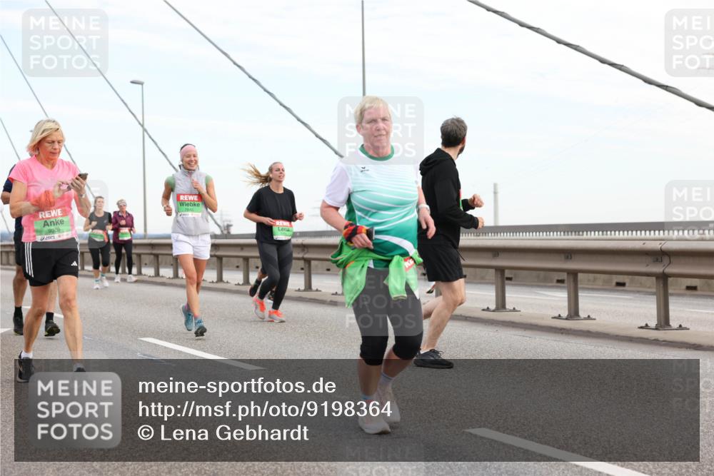 03.10.2025 - Köhlbrandbrückenlauf Lena Gebhardt http://msf.ph/oto/9198364 03.10.2025 15:34:23 Position 1 9309 meine-sportfotos.de