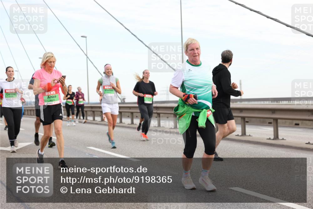 03.10.2025 - Köhlbrandbrückenlauf Lena Gebhardt http://msf.ph/oto/9198365 03.10.2025 15:34:23 Position 1 9309 meine-sportfotos.de