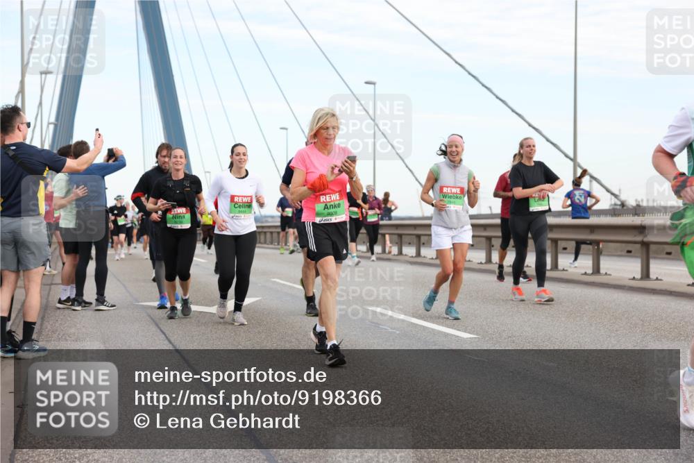 03.10.2025 - Köhlbrandbrückenlauf Lena Gebhardt http://msf.ph/oto/9198366 03.10.2025 15:34:23 Position 1 9444, 9309, 7845 meine-sportfotos.de