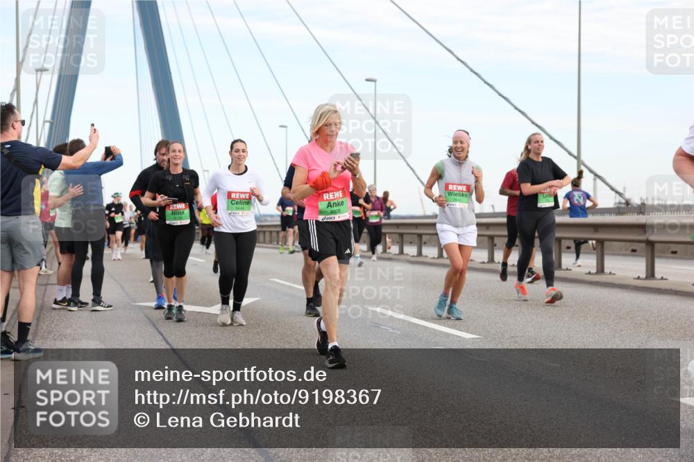 03.10.2025 - Köhlbrandbrückenlauf Lena Gebhardt http://msf.ph/oto/9198367 03.10.2025 15:34:23 Position 1 9444, 9309, 7845 meine-sportfotos.de