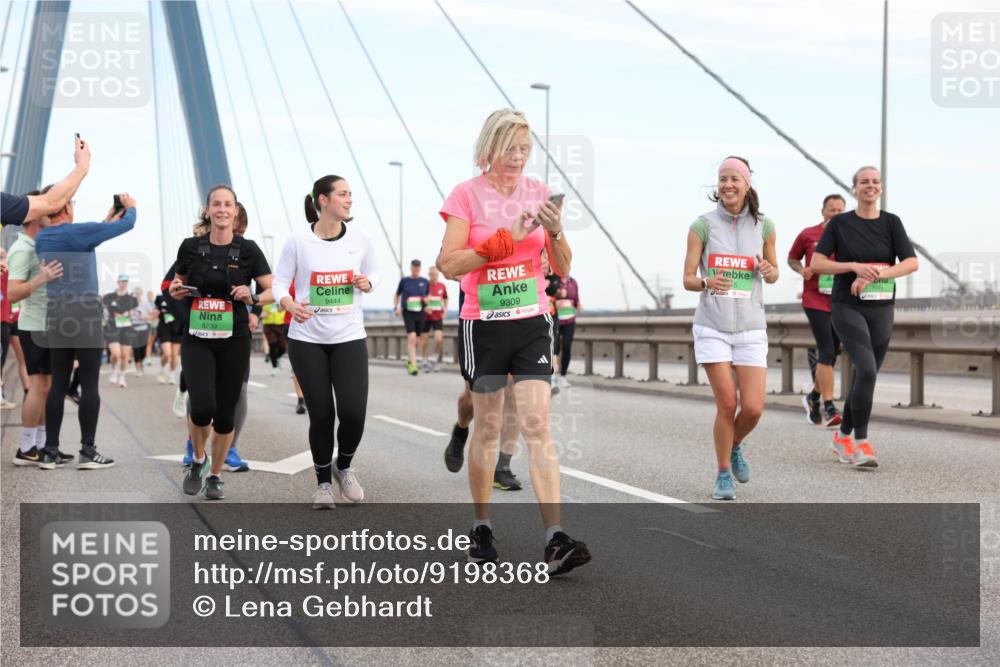 03.10.2025 - Köhlbrandbrückenlauf Lena Gebhardt http://msf.ph/oto/9198368 03.10.2025 15:34:24 Position 1 8239, 9444, 9309, 5 meine-sportfotos.de
