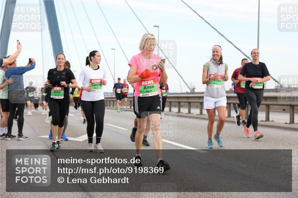 03.10.2025 - Köhlbrandbrückenlauf Lena Gebhardt http://msf.ph/oto/9198369 03.10.2025 15:34:24 Position 1 8239, 9444, 9309, 7845 meine-sportfotos.de