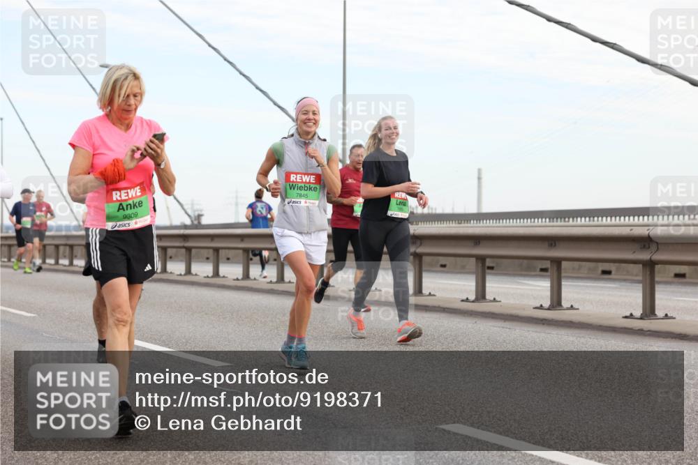 03.10.2025 - Köhlbrandbrückenlauf Lena Gebhardt http://msf.ph/oto/9198371 03.10.2025 15:34:24 Position 1 9309, 7845 meine-sportfotos.de