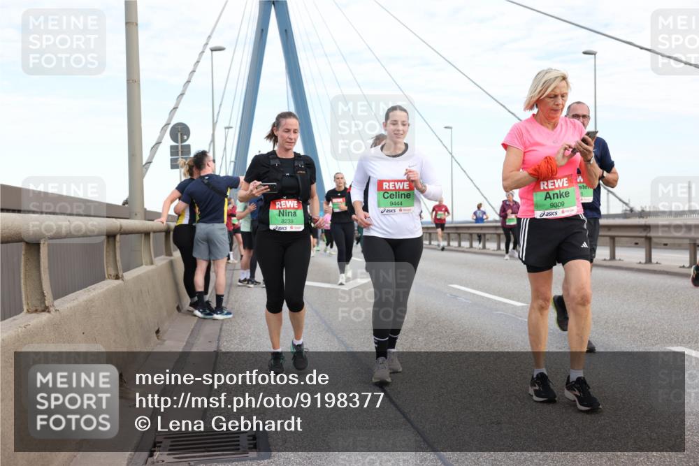 03.10.2025 - Köhlbrandbrückenlauf Lena Gebhardt http://msf.ph/oto/9198377 03.10.2025 15:34:26 Position 1 8239, 9444, 9309, 5 meine-sportfotos.de