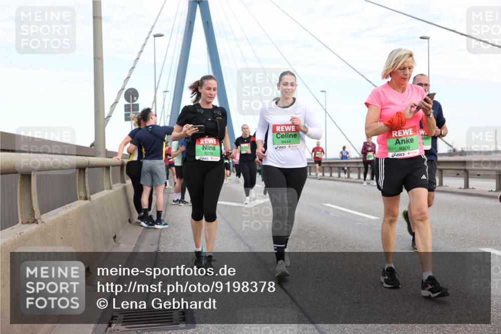 03.10.2025 - Köhlbrandbrückenlauf Lena Gebhardt http://msf.ph/oto/9198378 03.10.2025 15:34:26 Position 1 8239, 9444, 9309 meine-sportfotos.de