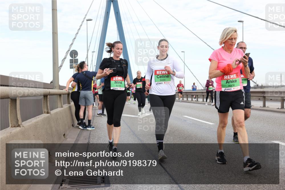 03.10.2025 - Köhlbrandbrückenlauf Lena Gebhardt http://msf.ph/oto/9198379 03.10.2025 15:34:26 Position 1 8239, 9444, 9309, 15 meine-sportfotos.de