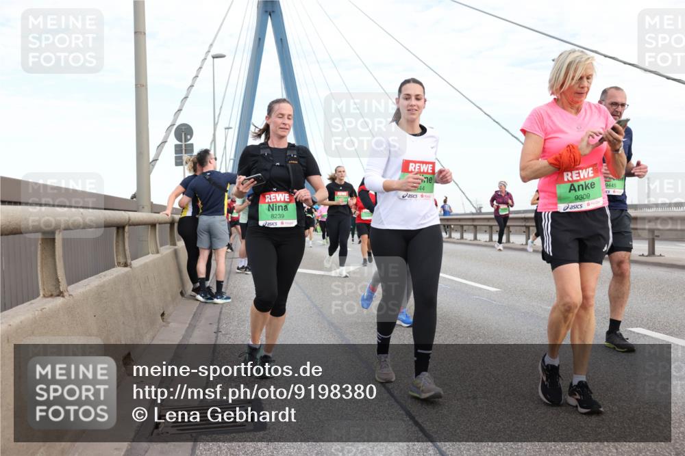 03.10.2025 - Köhlbrandbrückenlauf Lena Gebhardt http://msf.ph/oto/9198380 03.10.2025 15:34:26 Position 1 8239, 44, 9309, 9445 meine-sportfotos.de
