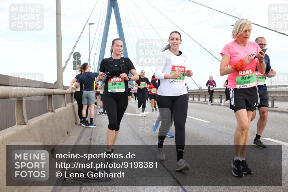 03.10.2025 - Köhlbrandbrückenlauf Lena Gebhardt http://msf.ph/oto/9198381 03.10.2025 15:34:26 Position 1 8239, 9309, 9445 meine-sportfotos.de