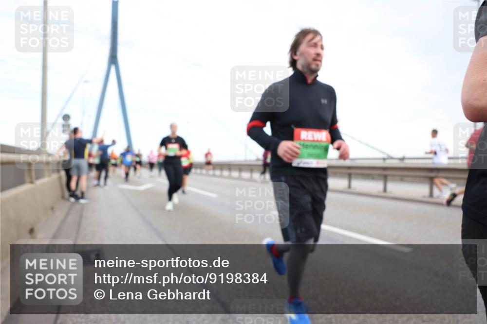 03.10.2025 - Köhlbrandbrückenlauf Lena Gebhardt http://msf.ph/oto/9198384 03.10.2025 15:34:28 Position 1  meine-sportfotos.de