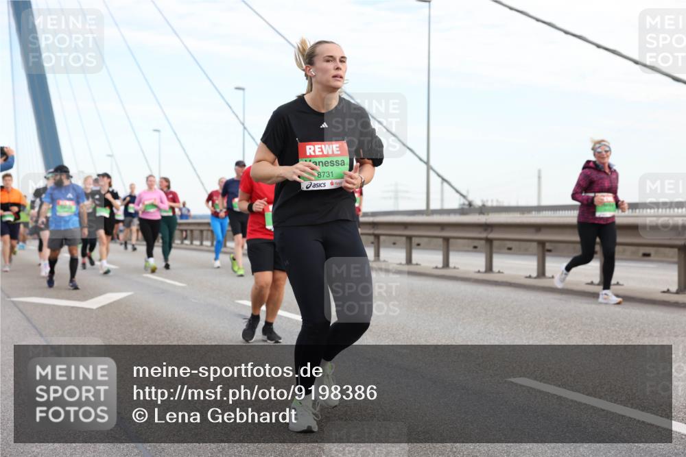 03.10.2025 - Köhlbrandbrückenlauf Lena Gebhardt http://msf.ph/oto/9198386 03.10.2025 15:34:29 Position 1 8731 meine-sportfotos.de