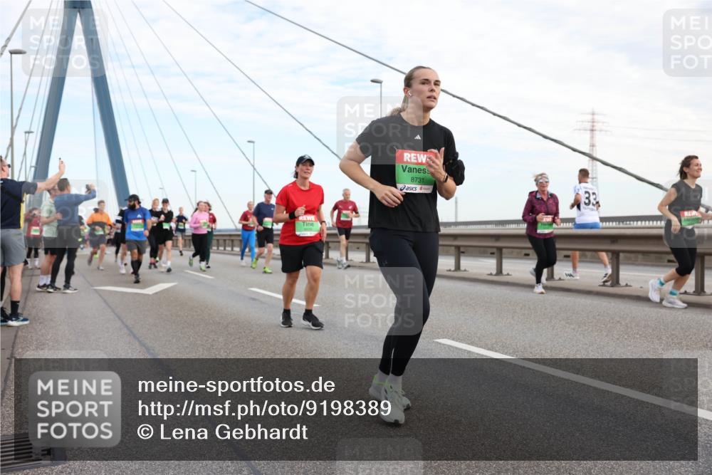 03.10.2025 - Köhlbrandbrückenlauf Lena Gebhardt http://msf.ph/oto/9198389 03.10.2025 15:34:29 Position 1 8731, 33 meine-sportfotos.de