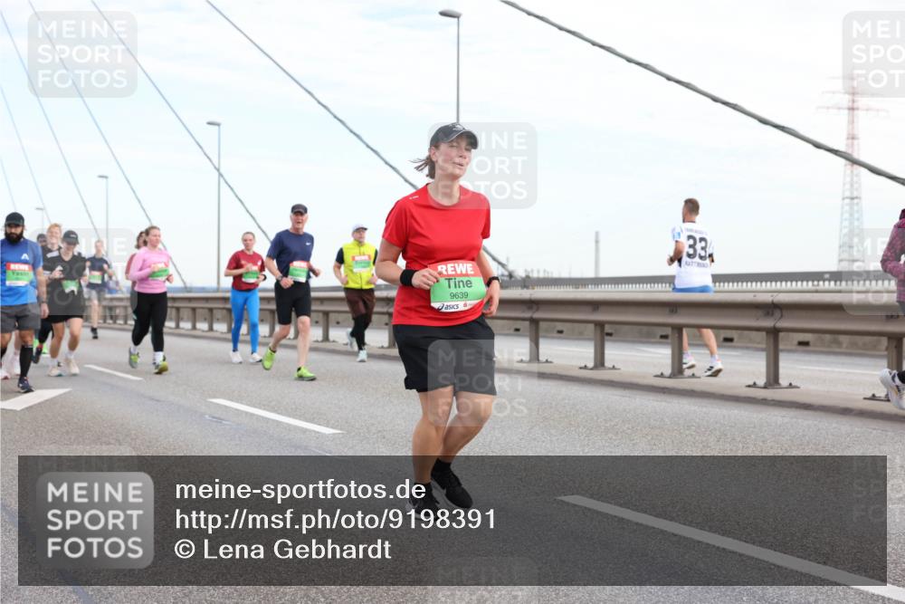 03.10.2025 - Köhlbrandbrückenlauf Lena Gebhardt http://msf.ph/oto/9198391 03.10.2025 15:34:30 Position 1 9639, 33 meine-sportfotos.de