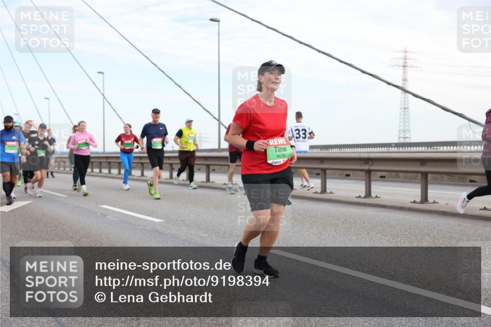 03.10.2025 - Köhlbrandbrückenlauf Lena Gebhardt http://msf.ph/oto/9198394 03.10.2025 15:34:30 Position 1 133, 9639 meine-sportfotos.de