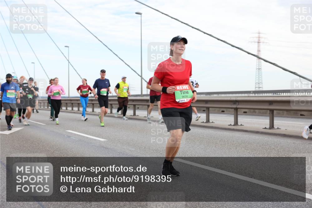 03.10.2025 - Köhlbrandbrückenlauf Lena Gebhardt http://msf.ph/oto/9198395 03.10.2025 15:34:30 Position 1 9639 meine-sportfotos.de