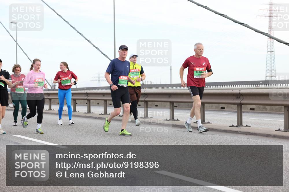 03.10.2025 - Köhlbrandbrückenlauf Lena Gebhardt http://msf.ph/oto/9198396 03.10.2025 15:34:31 Position 1 8001 meine-sportfotos.de