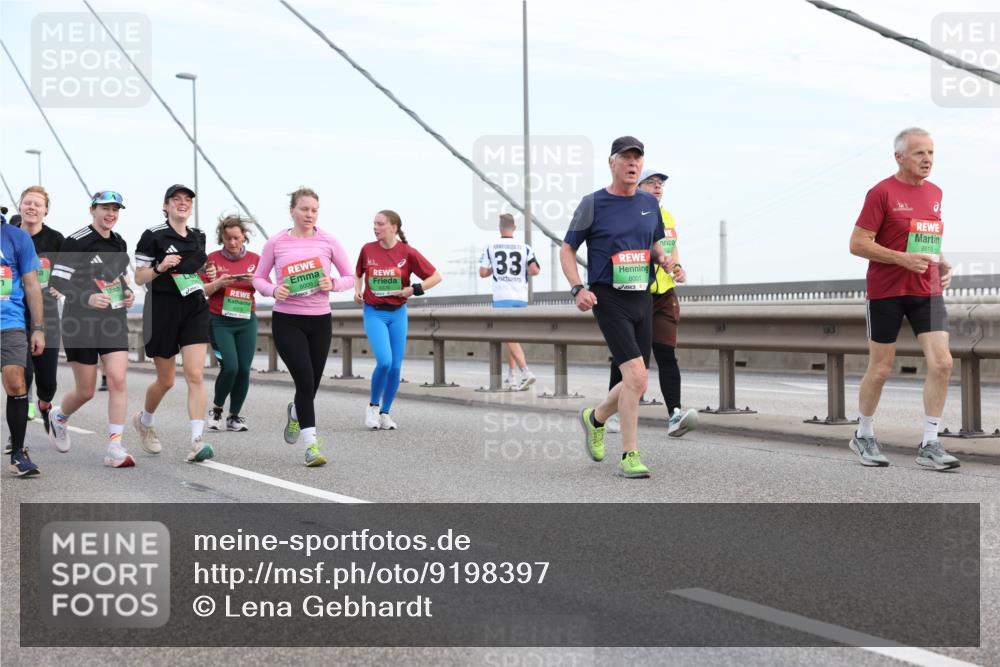 03.10.2025 - Köhlbrandbrückenlauf Lena Gebhardt http://msf.ph/oto/9198397 03.10.2025 15:34:31 Position 1 8379, 8000, 33, 8001, 8615 meine-sportfotos.de