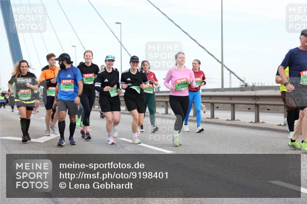 03.10.2025 - Köhlbrandbrückenlauf Lena Gebhardt http://msf.ph/oto/9198401 03.10.2025 15:34:32 Position 1 7776, 7636, 9641, 8000 meine-sportfotos.de