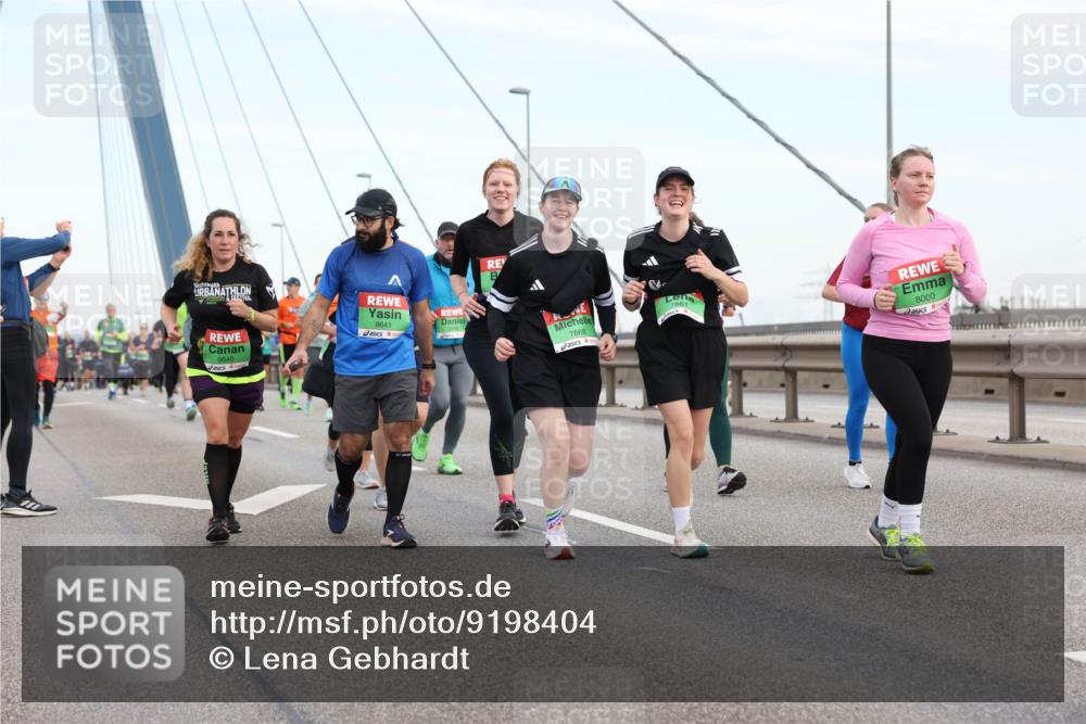 03.10.2025 - Köhlbrandbrückenlauf Lena Gebhardt http://msf.ph/oto/9198404 03.10.2025 15:34:33 Position 1 9641, 9640, 7868, 8000 meine-sportfotos.de