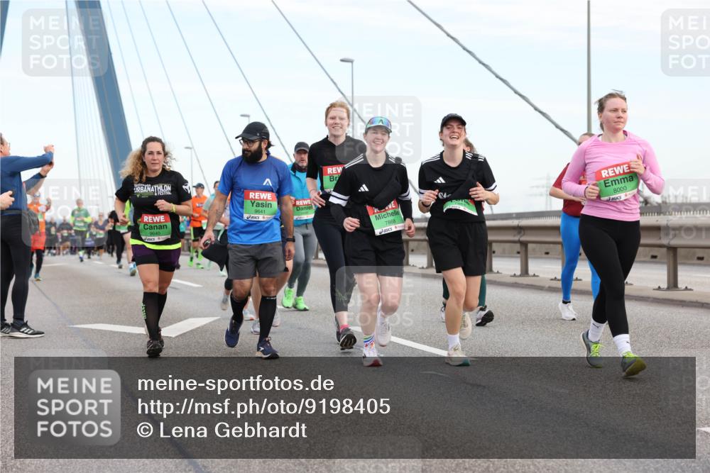 03.10.2025 - Köhlbrandbrückenlauf Lena Gebhardt http://msf.ph/oto/9198405 03.10.2025 15:34:33 Position 1 9640, 9641, 7868, 8000 meine-sportfotos.de