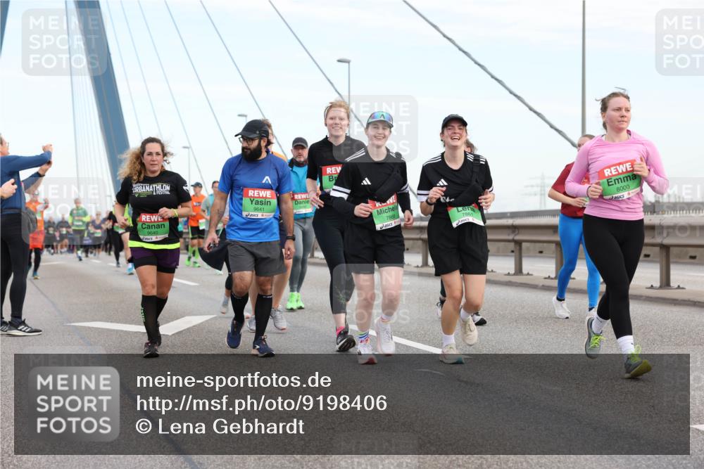 03.10.2025 - Köhlbrandbrückenlauf Lena Gebhardt http://msf.ph/oto/9198406 03.10.2025 15:34:33 Position 1 9640, 9641, 7861, 8000, 7868 meine-sportfotos.de