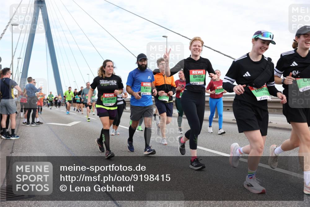 03.10.2025 - Köhlbrandbrückenlauf Lena Gebhardt http://msf.ph/oto/9198415 03.10.2025 15:34:35 Position 1 9641, 9640, 7776, 78, 7868 meine-sportfotos.de
