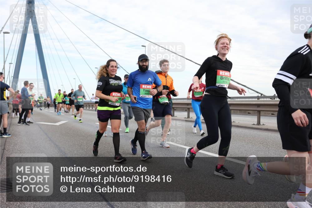 03.10.2025 - Köhlbrandbrückenlauf Lena Gebhardt http://msf.ph/oto/9198416 03.10.2025 15:34:35 Position 1 201, 9641, 763, 7776 meine-sportfotos.de