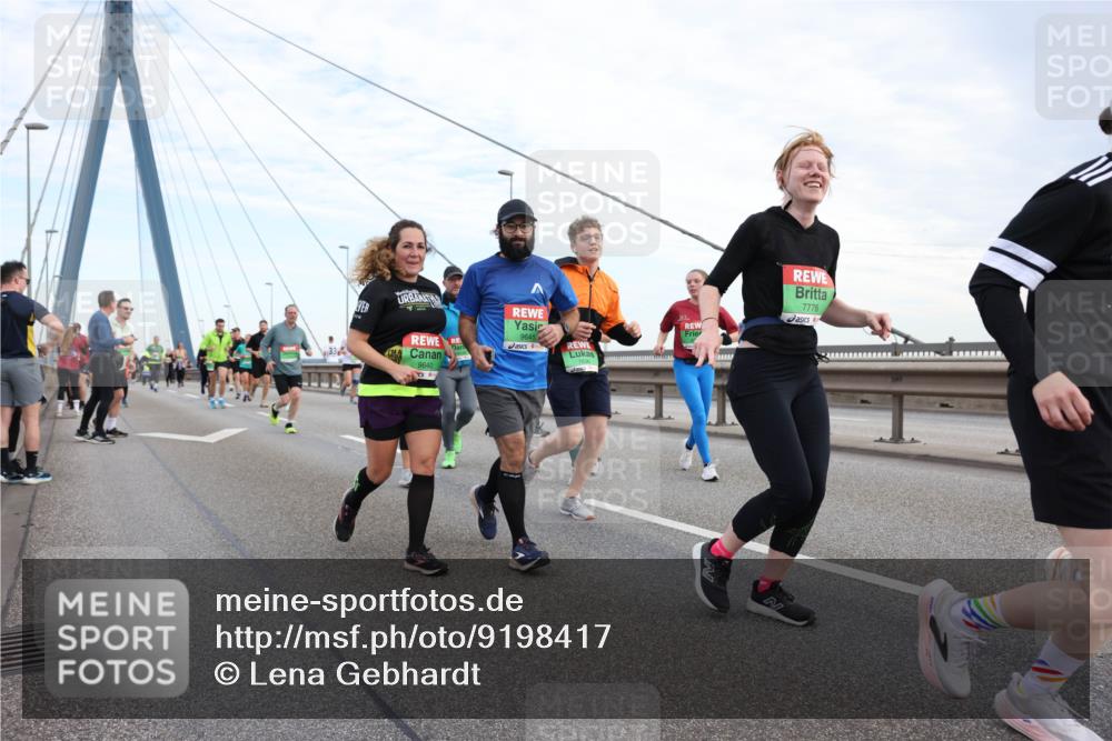 03.10.2025 - Köhlbrandbrückenlauf Lena Gebhardt http://msf.ph/oto/9198417 03.10.2025 15:34:35 Position 1 96412, 33, 9640, 7776 meine-sportfotos.de