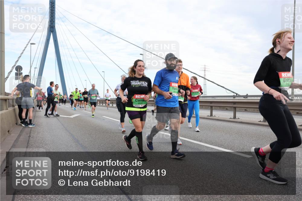 03.10.2025 - Köhlbrandbrückenlauf Lena Gebhardt http://msf.ph/oto/9198419 03.10.2025 15:34:36 Position 1 9641, 9640, 7776 meine-sportfotos.de