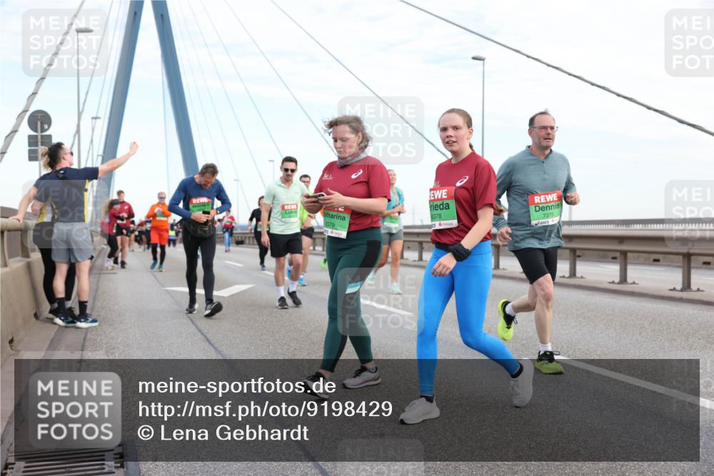03.10.2025 - Köhlbrandbrückenlauf Lena Gebhardt http://msf.ph/oto/9198429 03.10.2025 15:34:38 Position 1 8379, 8378, 7375 meine-sportfotos.de