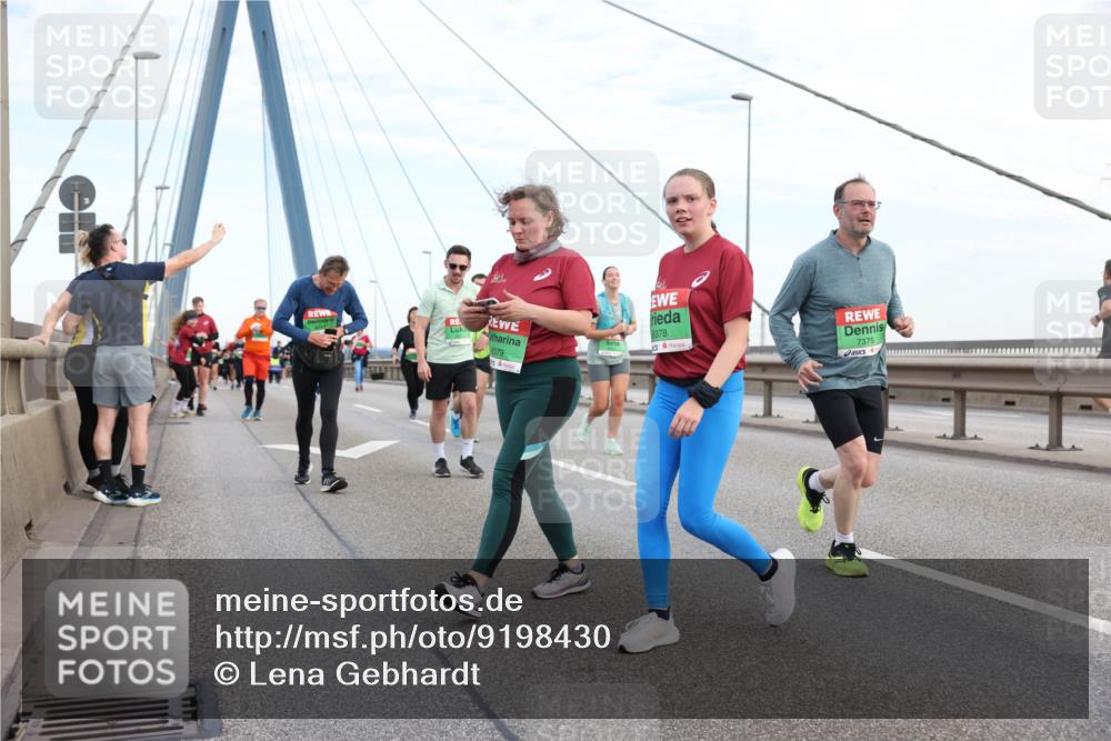 03.10.2025 - Köhlbrandbrückenlauf Lena Gebhardt http://msf.ph/oto/9198430 03.10.2025 15:34:38 Position 1 8379, 8378, 7375 meine-sportfotos.de