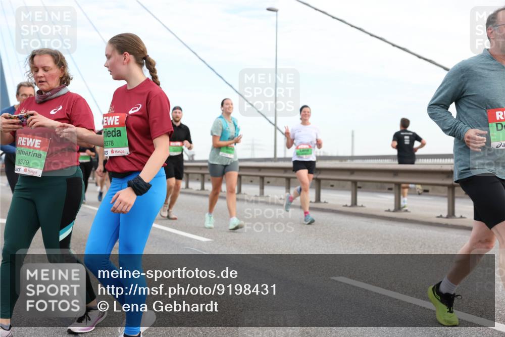 03.10.2025 - Köhlbrandbrückenlauf Lena Gebhardt http://msf.ph/oto/9198431 03.10.2025 15:34:39 Position 1 8379, 8378 meine-sportfotos.de
