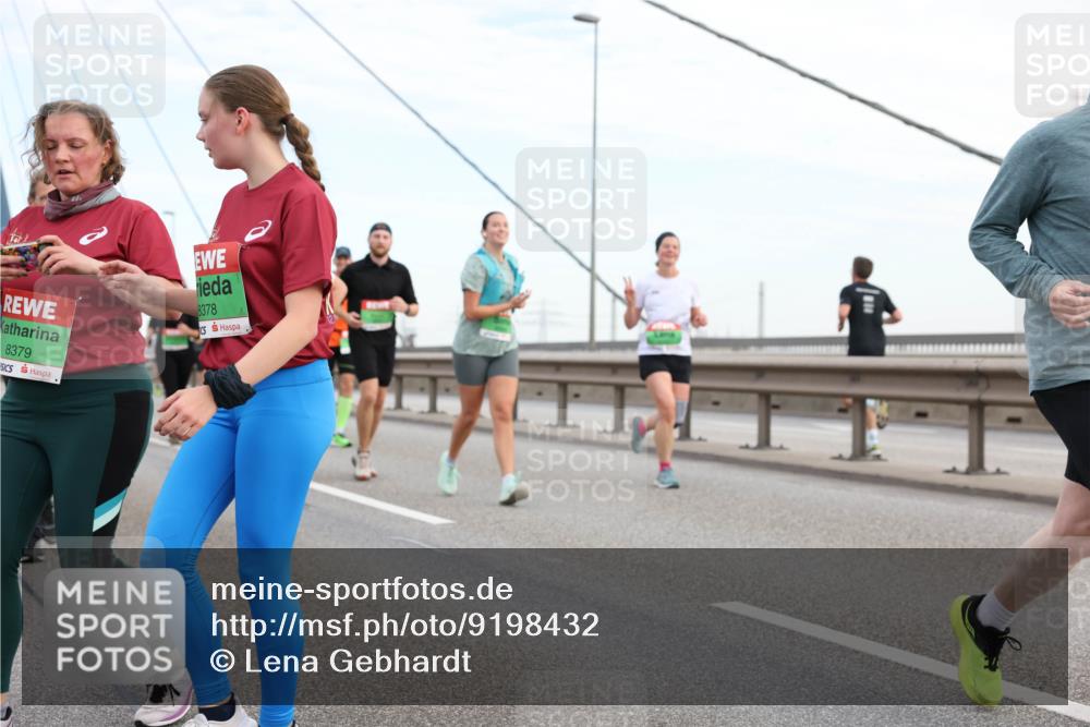 03.10.2025 - Köhlbrandbrückenlauf Lena Gebhardt http://msf.ph/oto/9198432 03.10.2025 15:34:39 Position 1 8379, 8378 meine-sportfotos.de