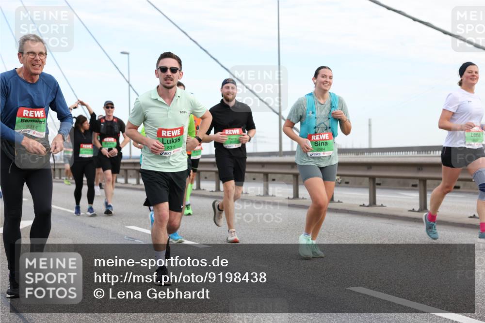 03.10.2025 - Köhlbrandbrückenlauf Lena Gebhardt http://msf.ph/oto/9198438 03.10.2025 15:34:40 Position 1 8314, 9681, 8315, 8584 meine-sportfotos.de