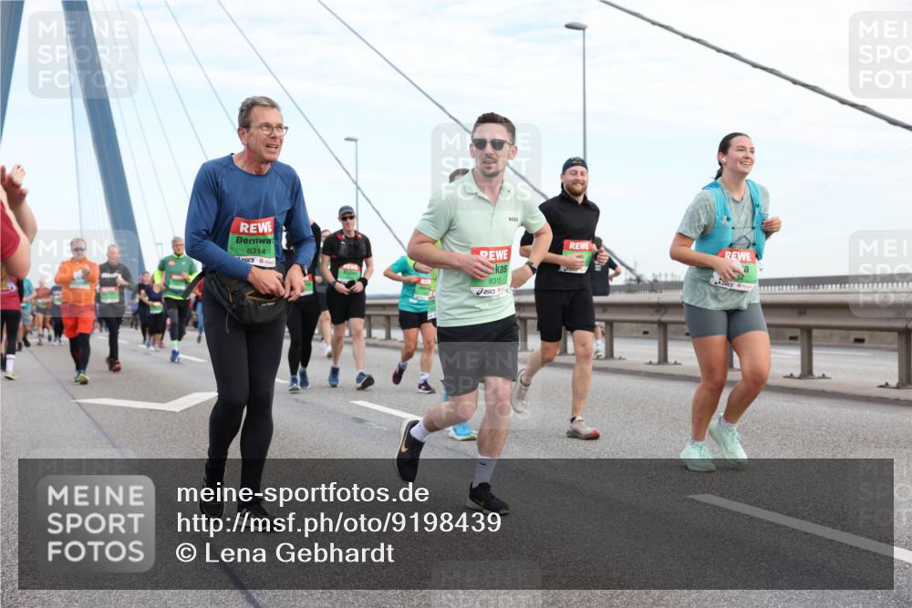 03.10.2025 - Köhlbrandbrückenlauf Lena Gebhardt http://msf.ph/oto/9198439 03.10.2025 15:34:40 Position 1 8314, 8315 meine-sportfotos.de