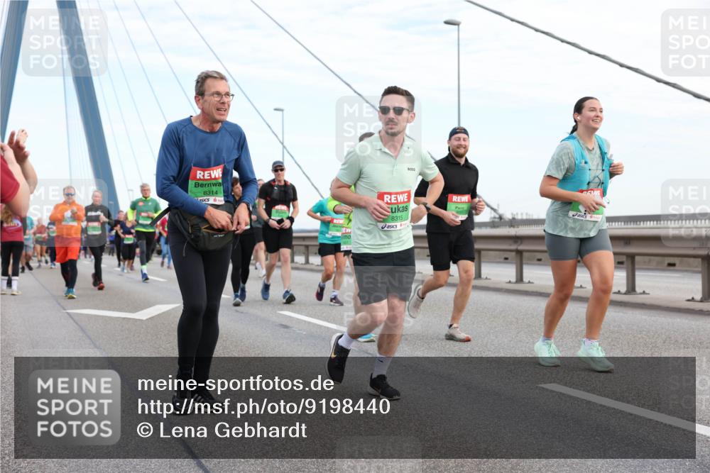 03.10.2025 - Köhlbrandbrückenlauf Lena Gebhardt http://msf.ph/oto/9198440 03.10.2025 15:34:40 Position 1 8314, 1461, 8315 meine-sportfotos.de