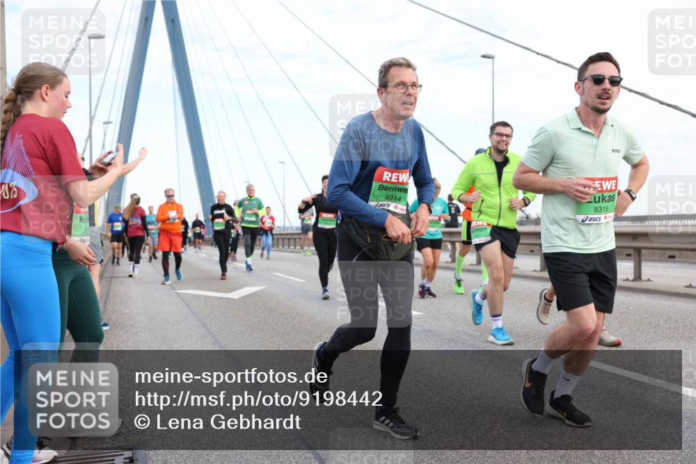 03.10.2025 - Köhlbrandbrückenlauf Lena Gebhardt http://msf.ph/oto/9198442 03.10.2025 15:34:41 Position 1 8314, 8315 meine-sportfotos.de