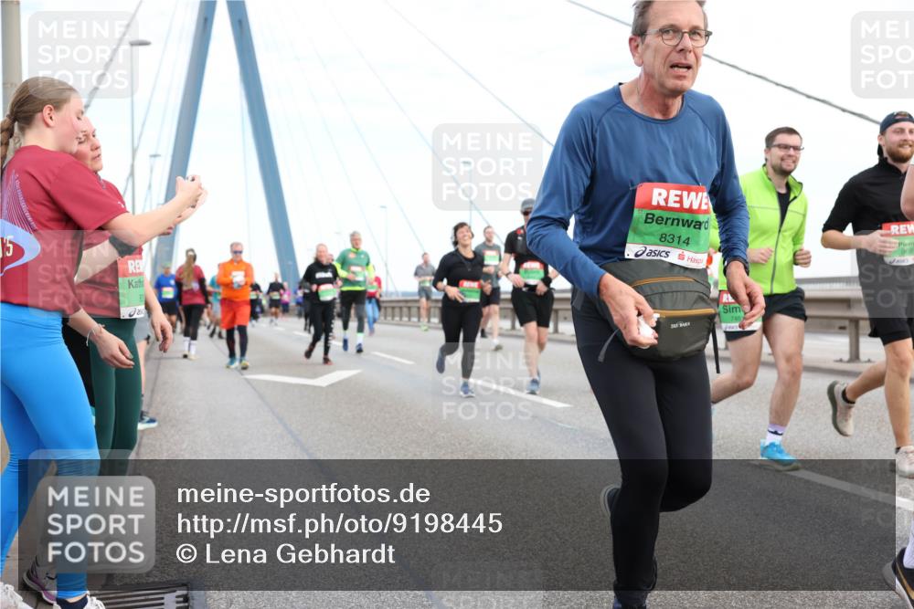 03.10.2025 - Köhlbrandbrückenlauf Lena Gebhardt http://msf.ph/oto/9198445 03.10.2025 15:34:41 Position 1 15, 8314, 7461, 9681 meine-sportfotos.de
