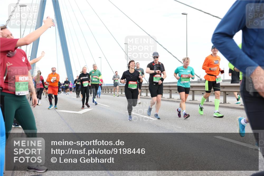 03.10.2025 - Köhlbrandbrückenlauf Lena Gebhardt http://msf.ph/oto/9198446 03.10.2025 15:34:42 Position 1 8379, 2025, 8117 meine-sportfotos.de