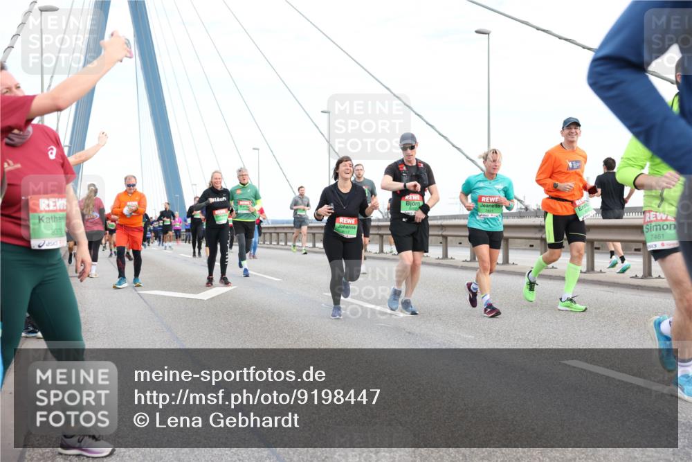 03.10.2025 - Köhlbrandbrückenlauf Lena Gebhardt http://msf.ph/oto/9198447 03.10.2025 15:34:42 Position 1 8379, 2025, 8117, 7461 meine-sportfotos.de