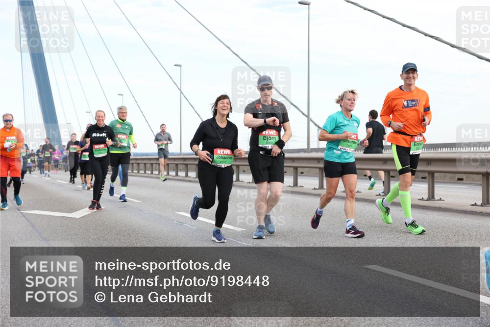 03.10.2025 - Köhlbrandbrückenlauf Lena Gebhardt http://msf.ph/oto/9198448 03.10.2025 15:34:42 Position 1 8117, 8062, 7821 meine-sportfotos.de