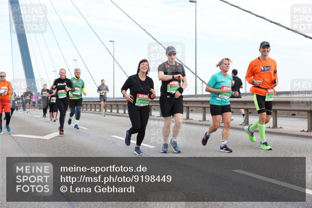 03.10.2025 - Köhlbrandbrückenlauf Lena Gebhardt http://msf.ph/oto/9198449 03.10.2025 15:34:42 Position 1 8117, 8062, 7821 meine-sportfotos.de