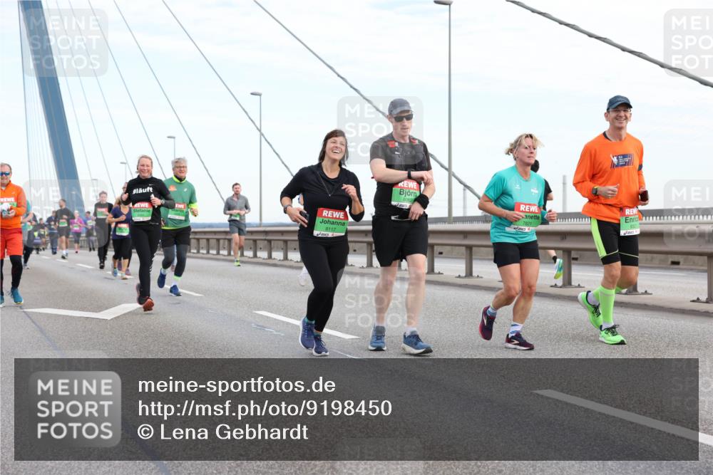 03.10.2025 - Köhlbrandbrückenlauf Lena Gebhardt http://msf.ph/oto/9198450 03.10.2025 15:34:42 Position 1 8117, 8062, 7821 meine-sportfotos.de
